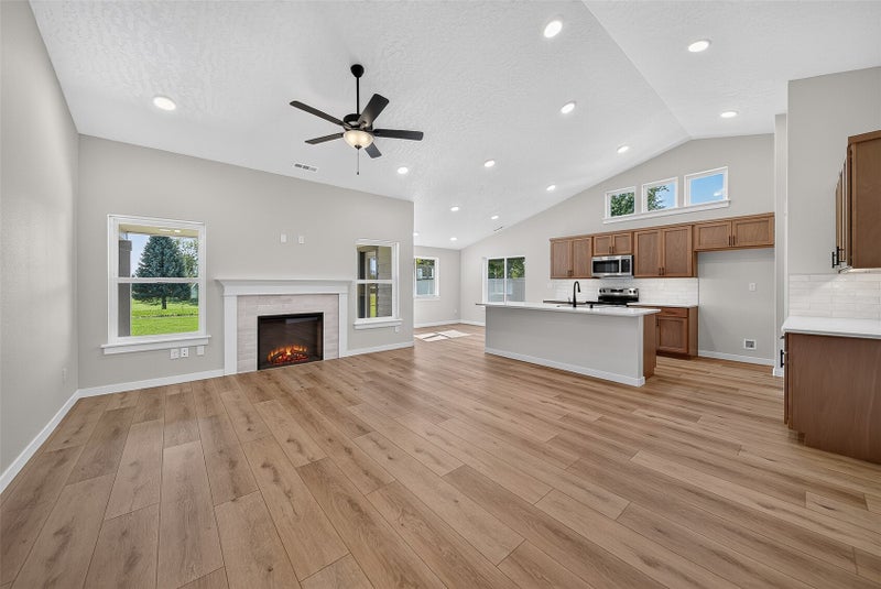 819 Ava St