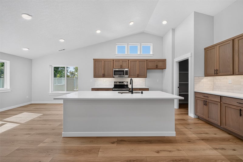 819 Ava St