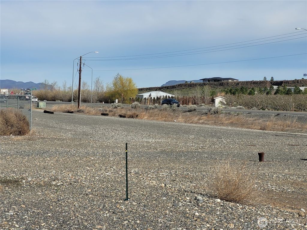 Photo of 608 Poplar Way SW Way, Mattawa, WA 99349 (MLS # 2495812)