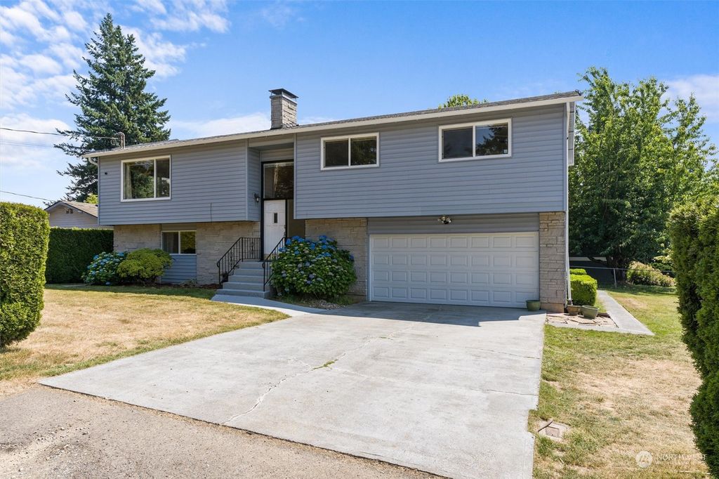 Photo of 13505 SE 266th Street, Kent, WA 98042 (MLS # 2135819)
