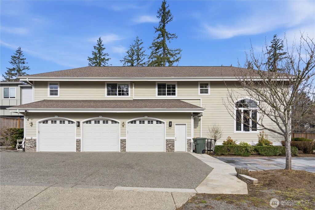 Photo of 2118 246th Avenue SE, Sammamish, WA 98075 (MLS # 2486389)