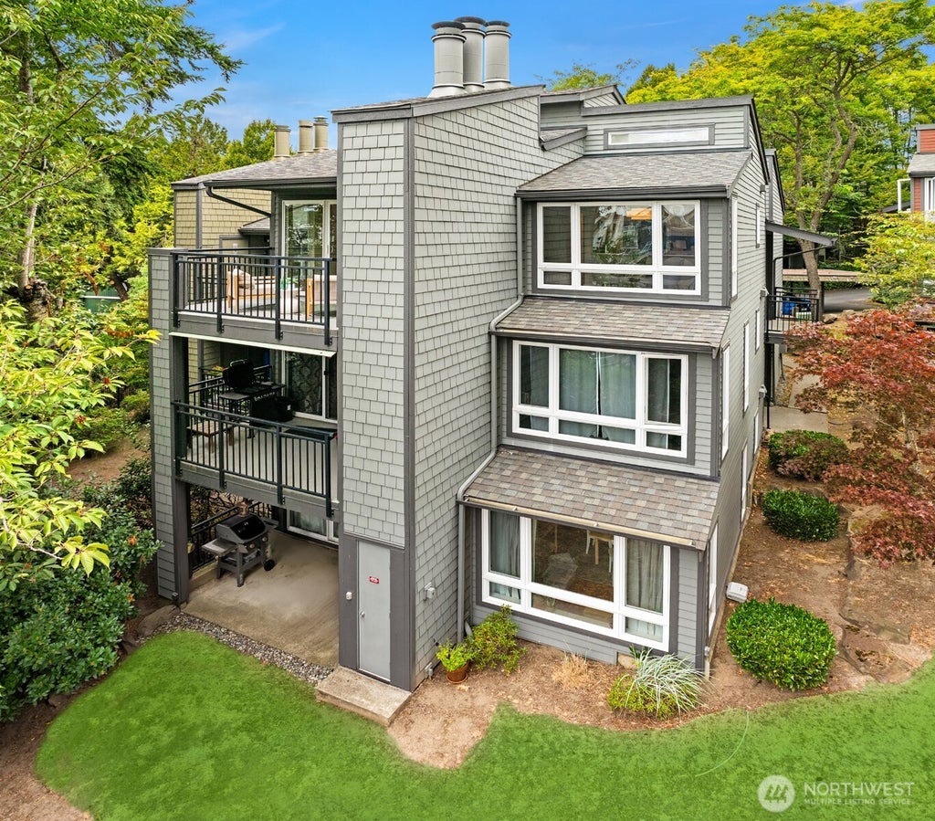Photo of 12014 98th Avenue NE #302, Kirkland, WA 98034 (MLS # 2575184)