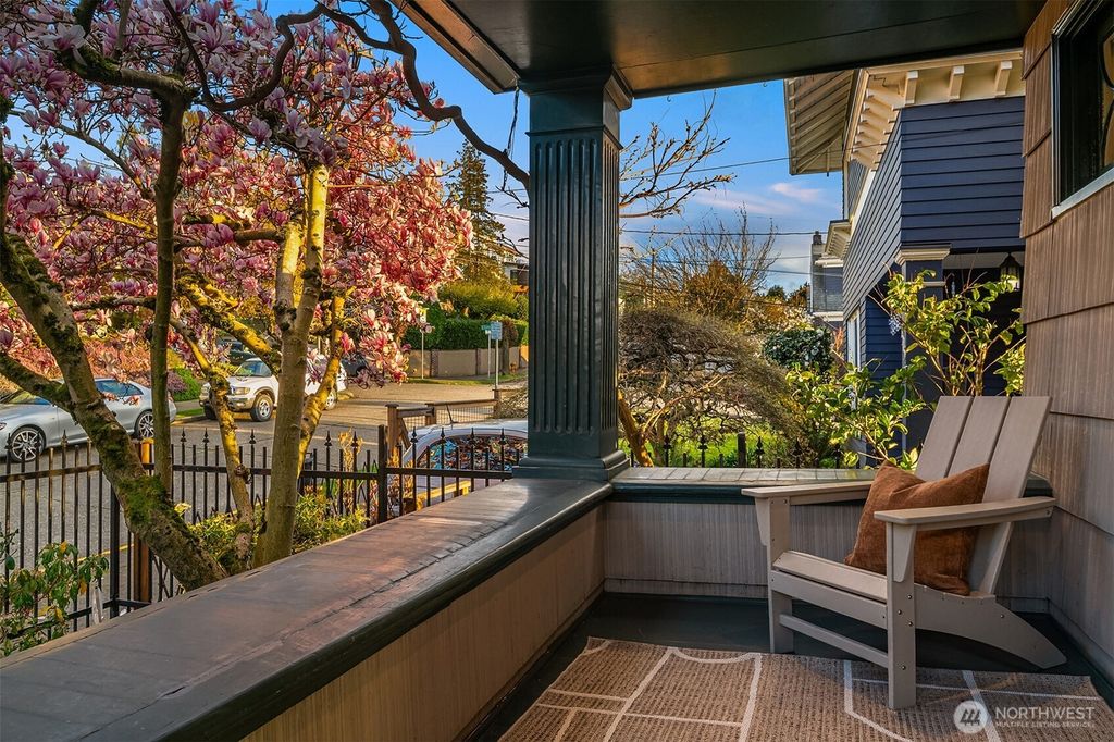 Photo of 2307 Broadway E, Seattle, WA 98102 (MLS # 2495338)