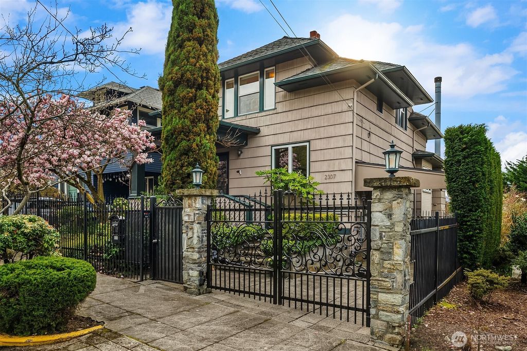 Photo of 2307 Broadway E, Seattle, WA 98102 (MLS # 2495338)