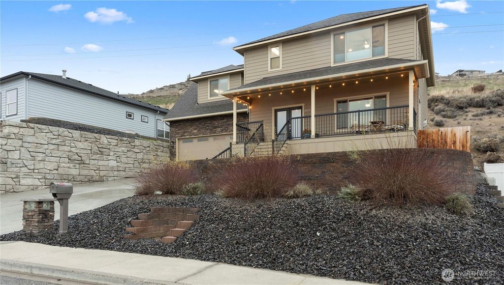 Photo of 2627 Catalina Avenue, East Wenatchee, WA 98802 (MLS # 2467338)