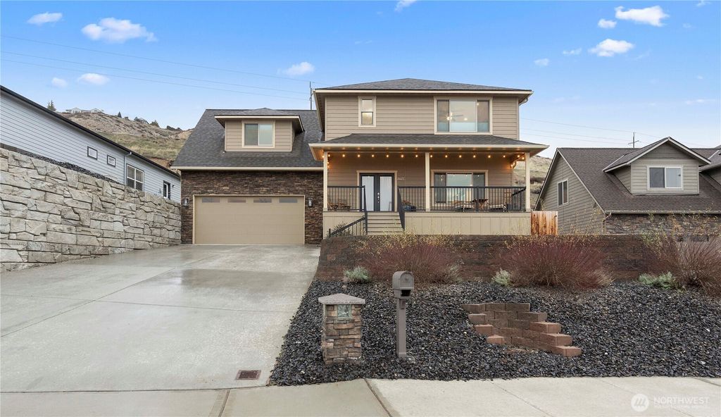 Photo of 2627 Catalina Avenue, East Wenatchee, WA 98802 (MLS # 2467338)