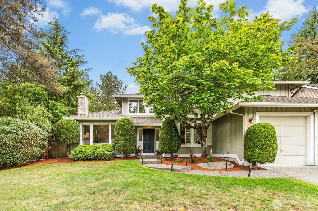 Photo of 2215 234th Avenue NE, Sammamish, WA 98074 (MLS # 2385831)