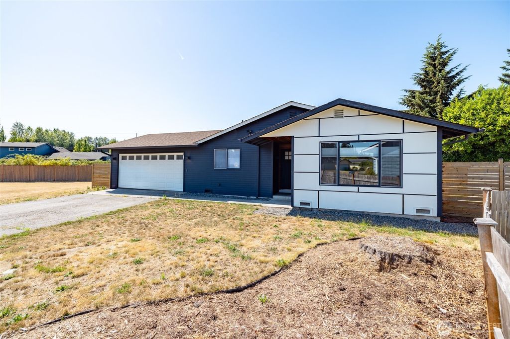 Photo of 4031 124th Place NE, Marysville, WA 98271 (MLS # 2408495)