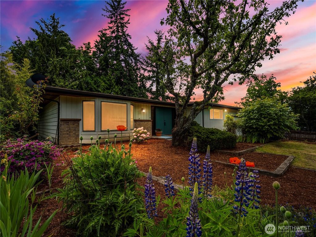 Photo of 10223 SE 213th Place, Kent, WA 98031 (MLS # 2377312)