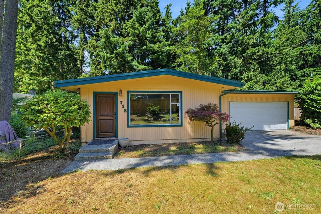 Photo of 712 NE 198th Street, Shoreline, WA 98155 (MLS # 2536403)