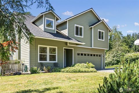 Photo of 3221 Aspen Street SE, Port Orchard, WA 98366 (MLS # 2538546)
