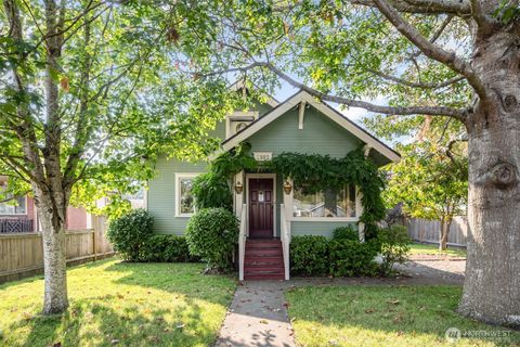 Photo of 2102 Jackson Avenue, Everett, WA 98203 (MLS # 2437905)