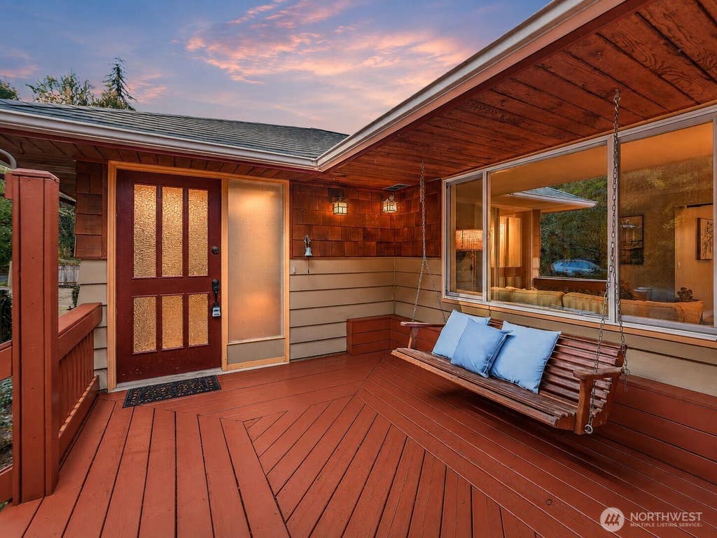 Photo of 18973 8th Avenue SW, Normandy Park, WA 98166 (MLS # 2564029)