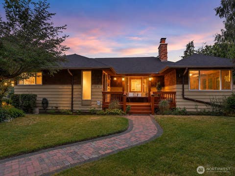 Photo of 18973 8th Avenue SW, Normandy Park, WA 98166 (MLS # 2564029)