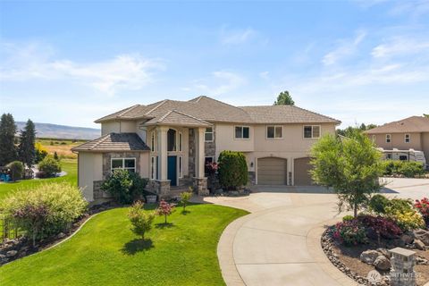 Photo of 3675 Westridge Place, Wenatchee, WA 98801 (MLS # 2545535)