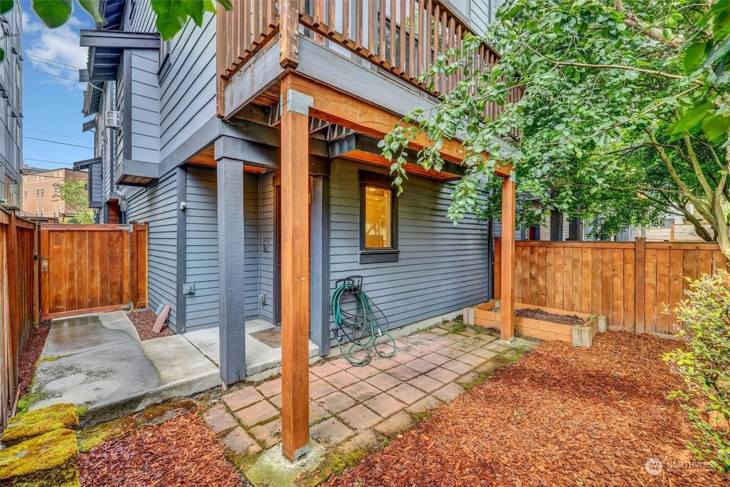 Photo of 1423 NW 65th Street #D, Seattle, WA 98117 (MLS # 2272592)
