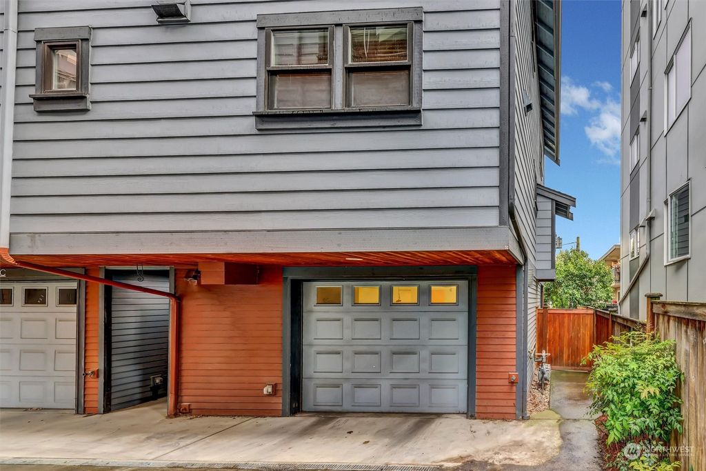 Photo of 1423 NW 65th Street #D, Seattle, WA 98117 (MLS # 2272592)