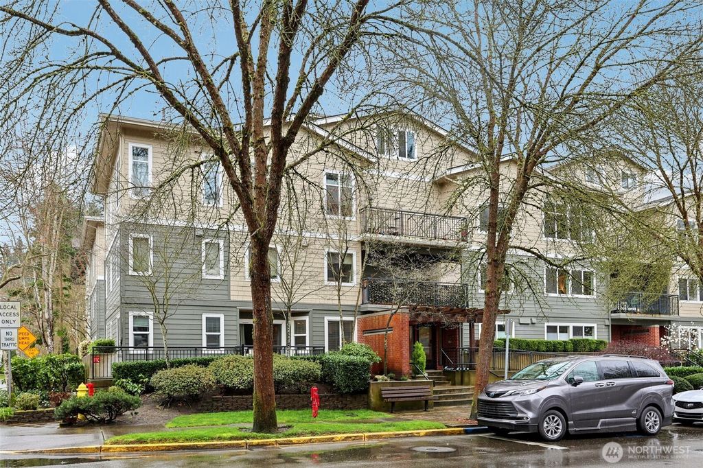 Photo of 7912 170th Avenue NE #304, Redmond, WA 98052 (MLS # 2493323)