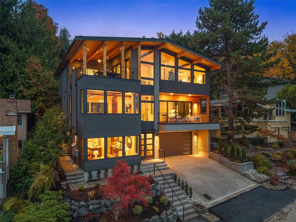 Photo of 7721 57th Avenue NE, Seattle, WA 98115 (MLS # 2599549)