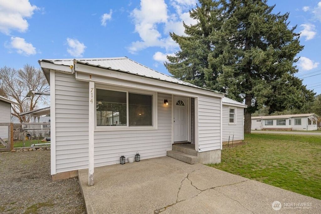 Photo of 714 Madison Avenue, South Cle Elum, WA 98943 (MLS # 2497302)