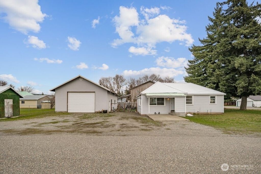 Photo of 714 Madison Avenue, South Cle Elum, WA 98943 (MLS # 2497302)