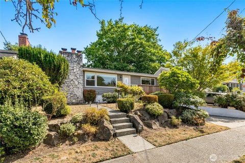 Photo of 3616 33rd Avenue W, Seattle, WA 98199 (MLS # 2583065)