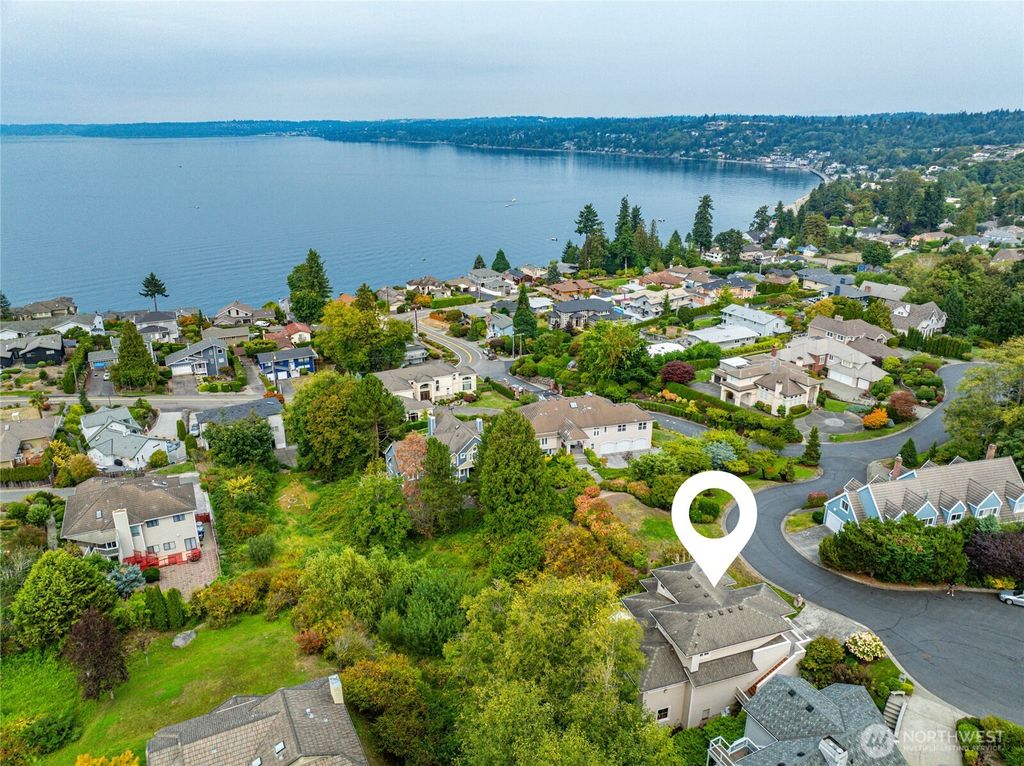 Photo of 621 SW 295th Place, Federal Way, WA 98023 (MLS # 2471054)