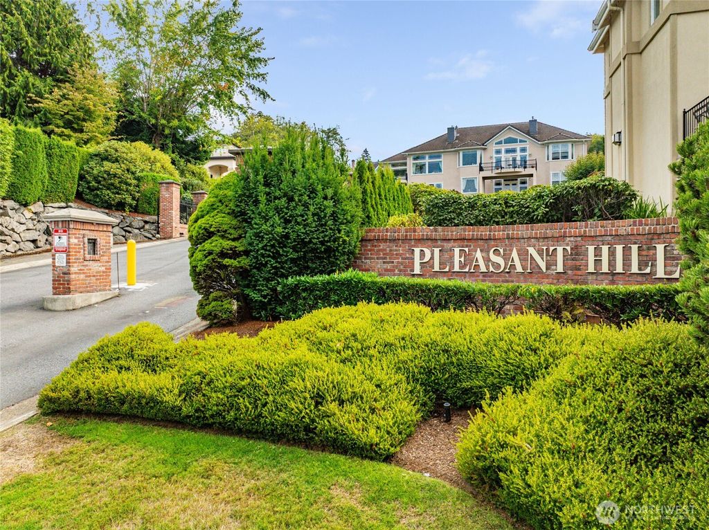 Photo of 621 SW 295th Place, Federal Way, WA 98023 (MLS # 2471054)