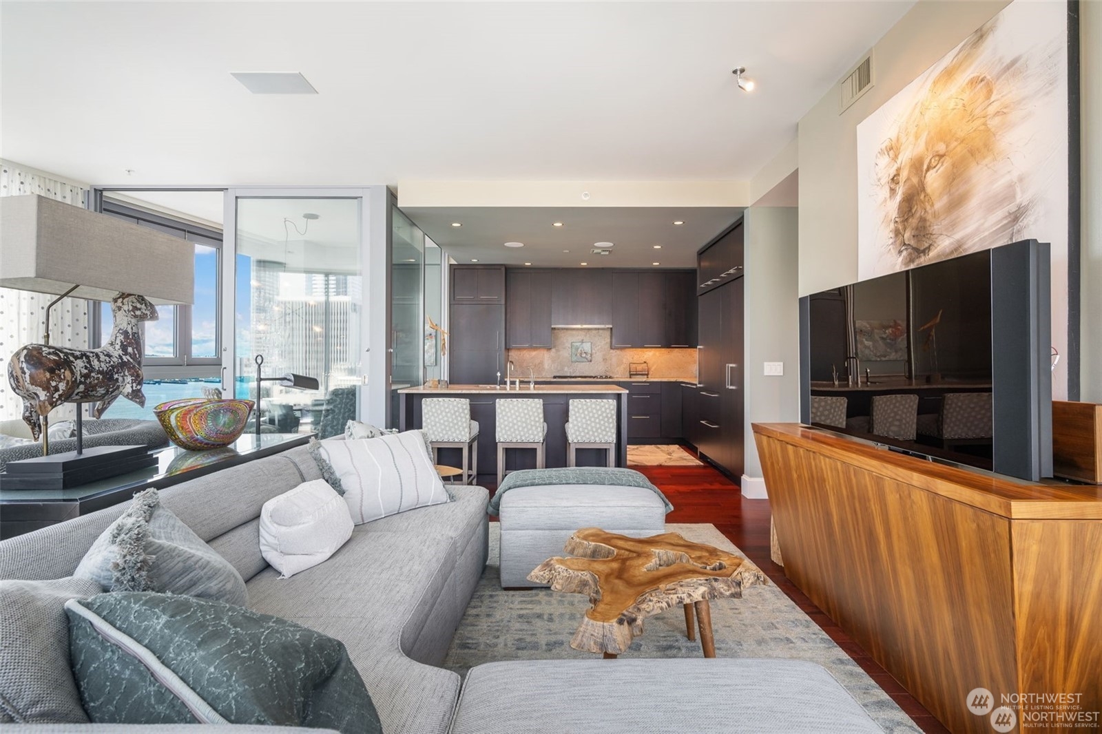 1521 2nd Avenue 1602