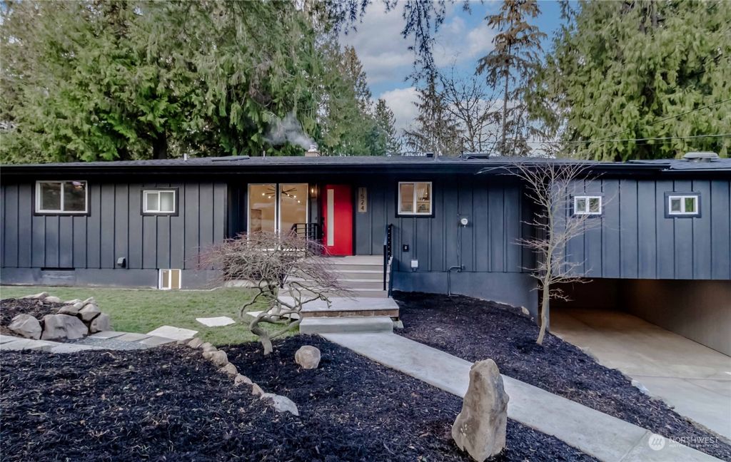 Photo of 1524 NE 103rd Street, Seattle, WA 98125 (MLS # 2314391)