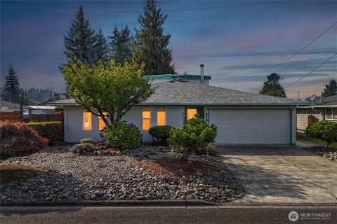 Photo of 616 13th St SW ST, Puyallup, WA 98371 (MLS # 2594745)