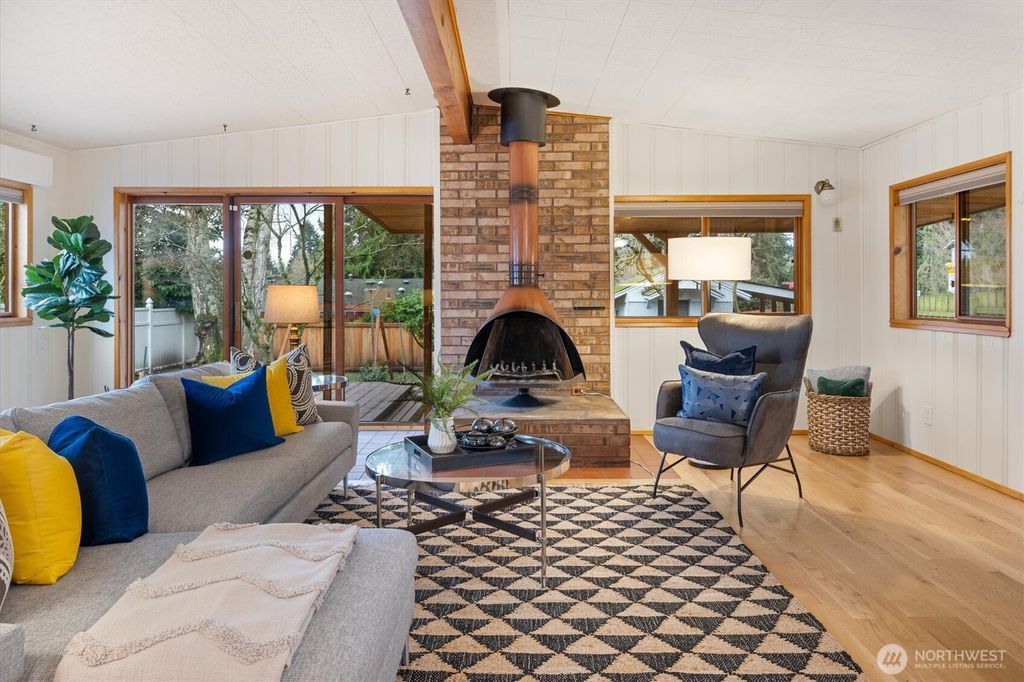 Photo of 15760 Meridian Avenue N, Shoreline, WA 98133 (MLS # 2467344)