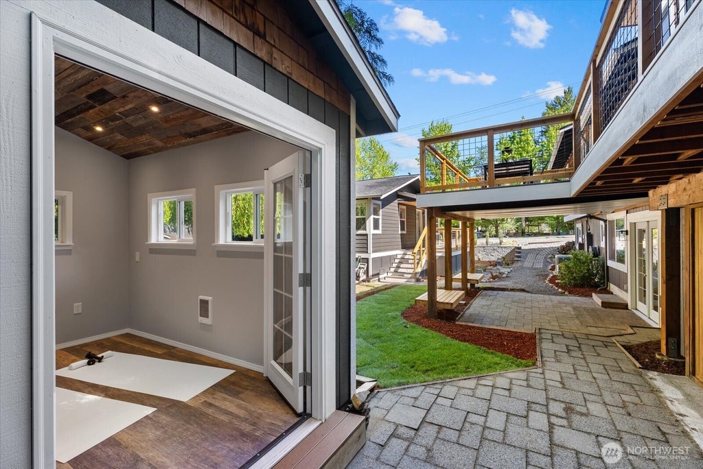 Photo of 13115 80th Avenue NE, Kirkland, WA 98034 (MLS # 2576526)