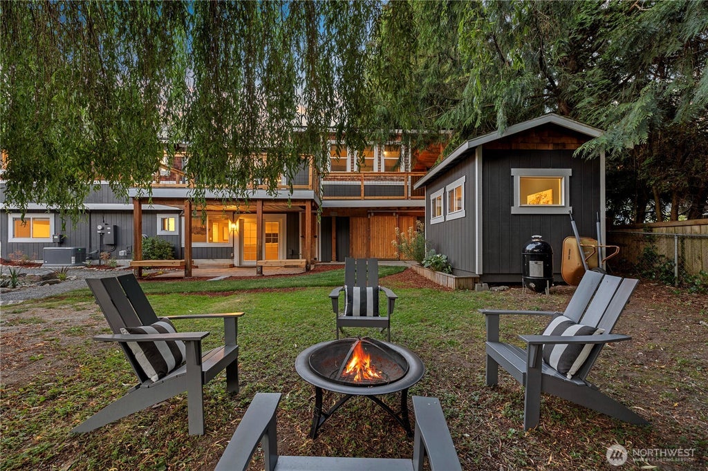 Photo of 13115 80th Avenue NE, Kirkland, WA 98034 (MLS # 2576526)