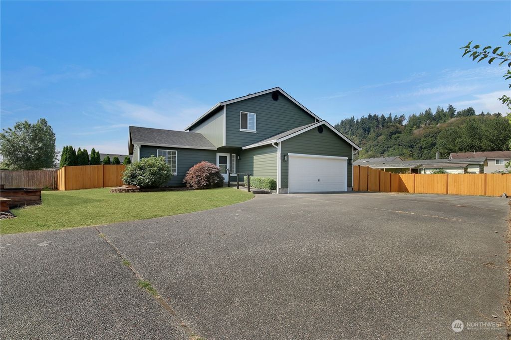 Photo of 126 5th Avenue N, Algona, WA 98001 (MLS # 2275613)