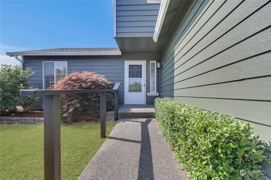 Photo of 126 5th Avenue N, Algona, WA 98001 (MLS # 2275613)