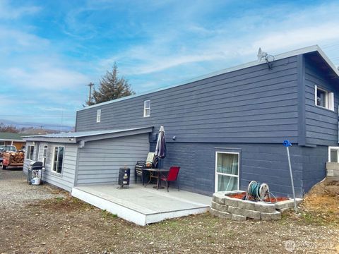 Photo of 522 Locust Street, Omak, WA 98841 (MLS # 2458863)