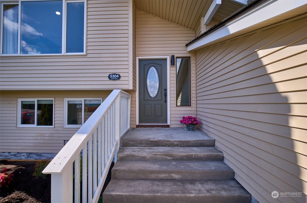Photo of 5304 S 3rd Avenue, Everett, WA 98203 (MLS # 2214715)