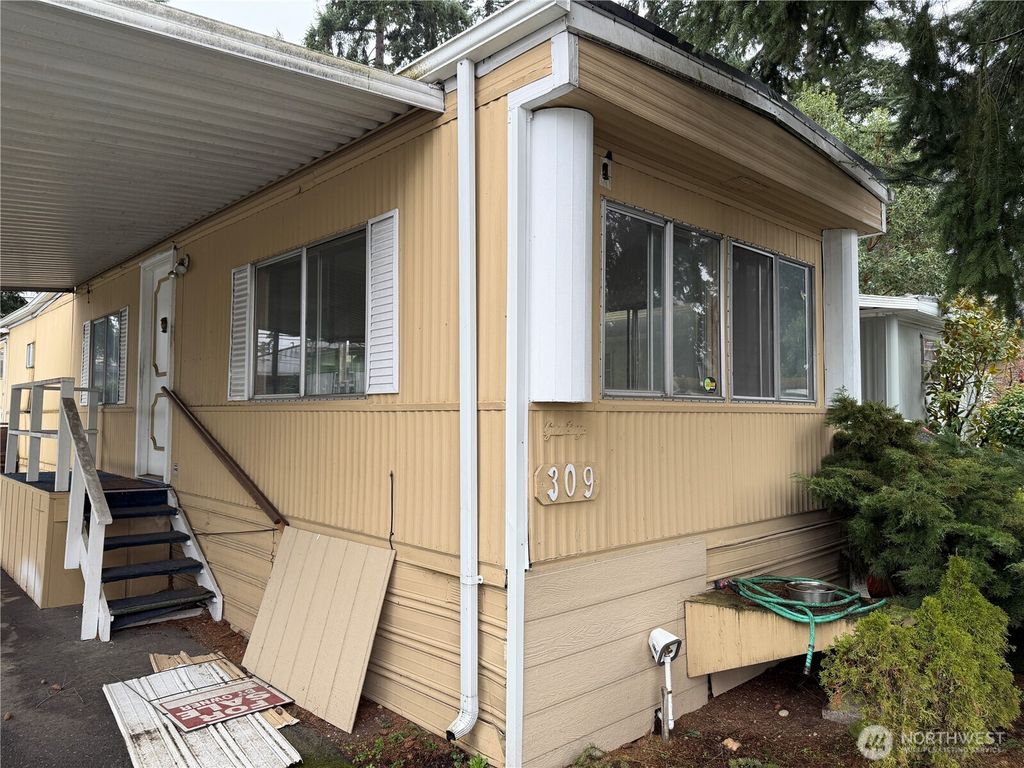 Photo of 7301 NE 175th Street #309, Kenmore, WA 98028 (MLS # 2495030)