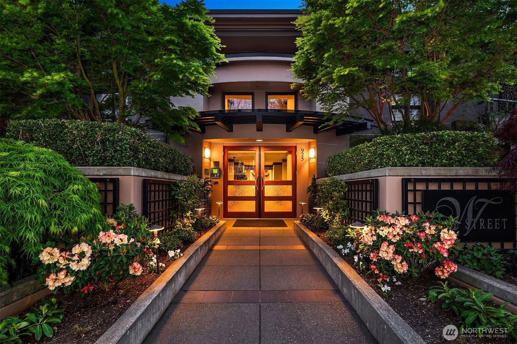 Photo of 905 Lake Street S #103N, Kirkland, WA 98033 (MLS # 2353832)