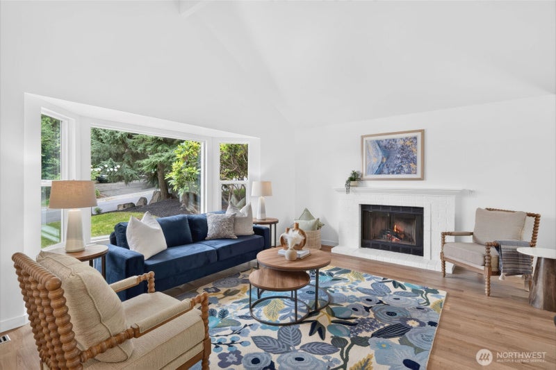 4211 210 th Place NE