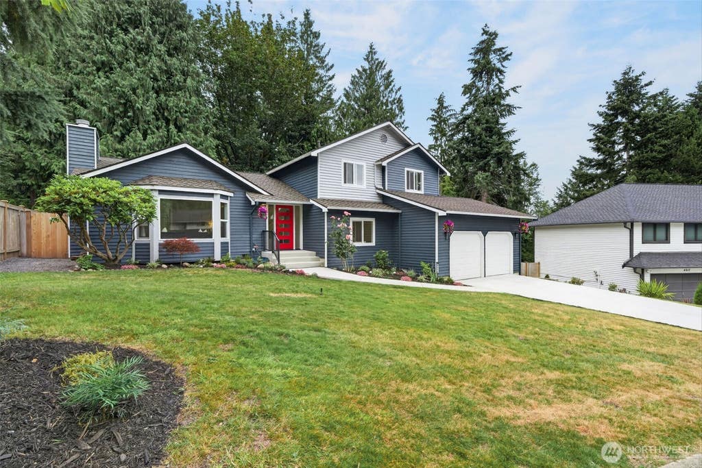 Photo of 4211 210 th Place NE, Sammamish, WA 98074 (MLS # 2570838)