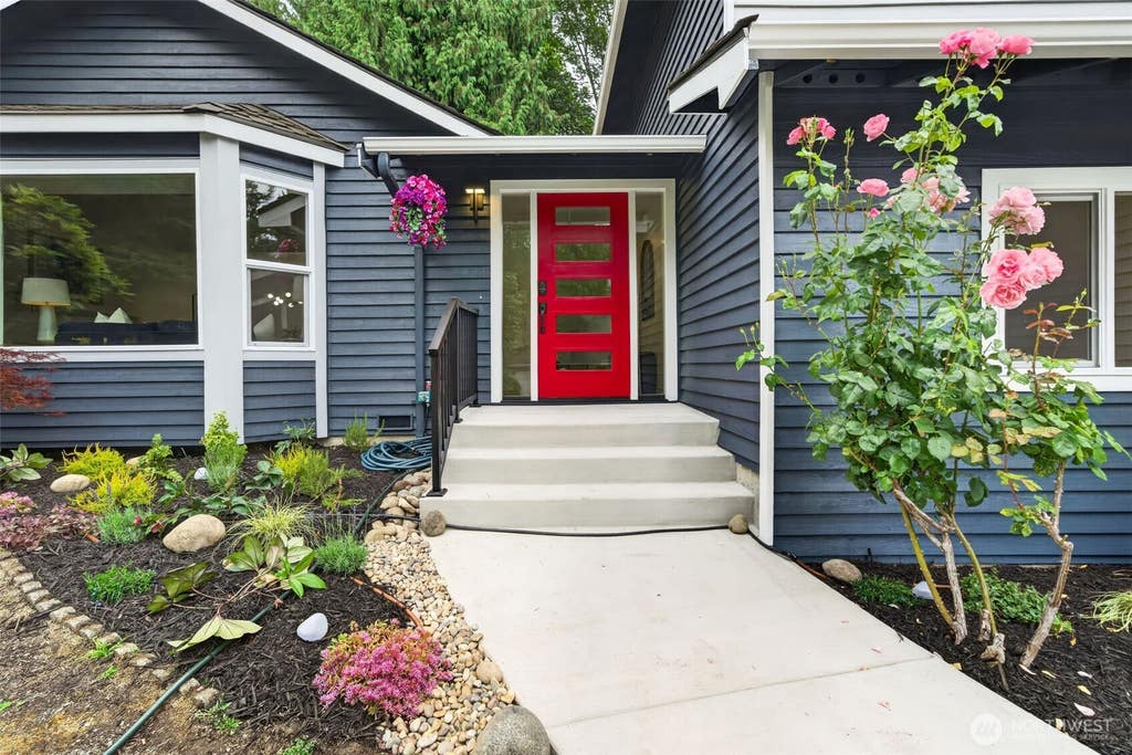 Photo of 4211 210 th Place NE, Sammamish, WA 98074 (MLS # 2570838)