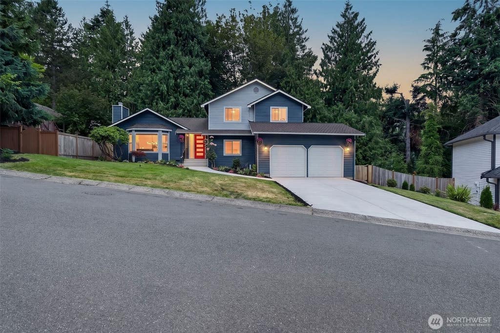 Photo of 4211 210 th Place NE, Sammamish, WA 98074 (MLS # 2570838)