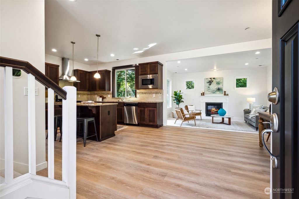 Photo of 7325 NE 201st Place, Kenmore, WA 98028 (MLS # 2141788)