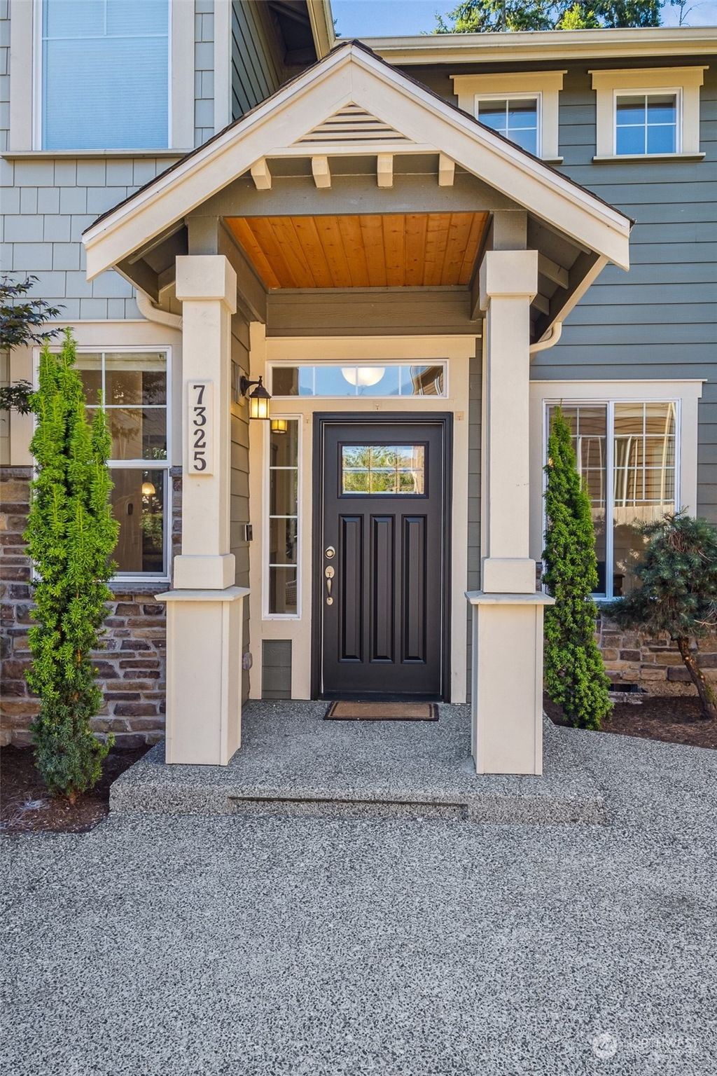 Photo of 7325 NE 201st Place, Kenmore, WA 98028 (MLS # 2141788)