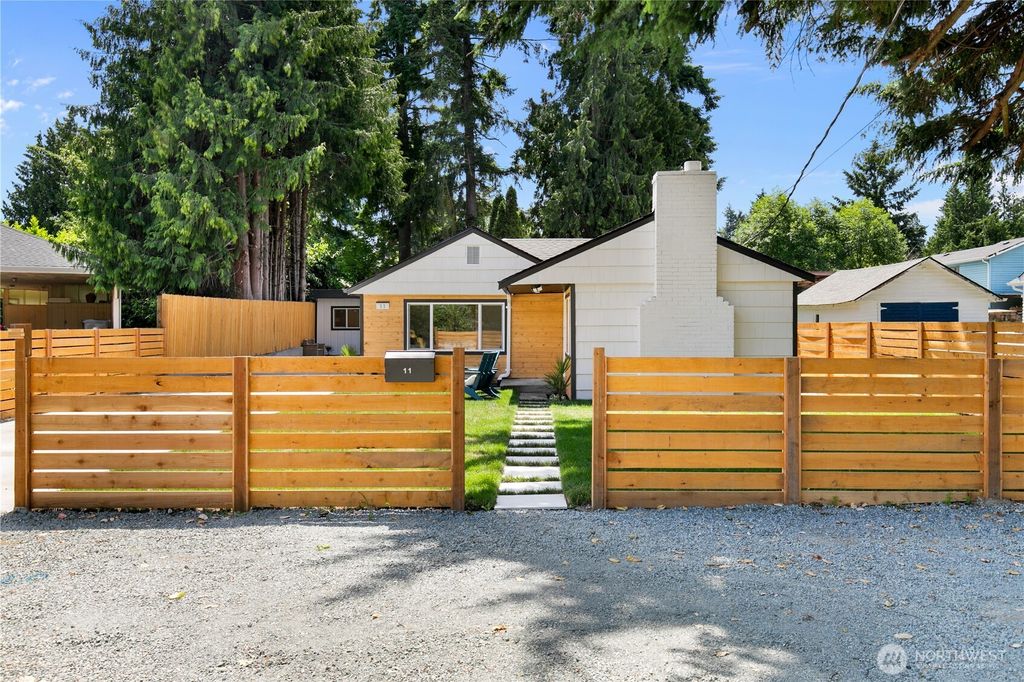 Photo of 11 SW 100th Street, Seattle, WA 98146 (MLS # 2460686)