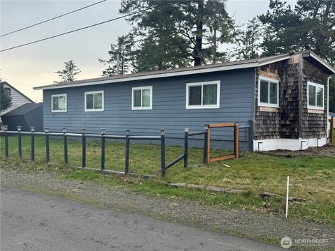 Photo of 2401 N Washington Street, Long Beach, WA 98631 (MLS # 2495771)