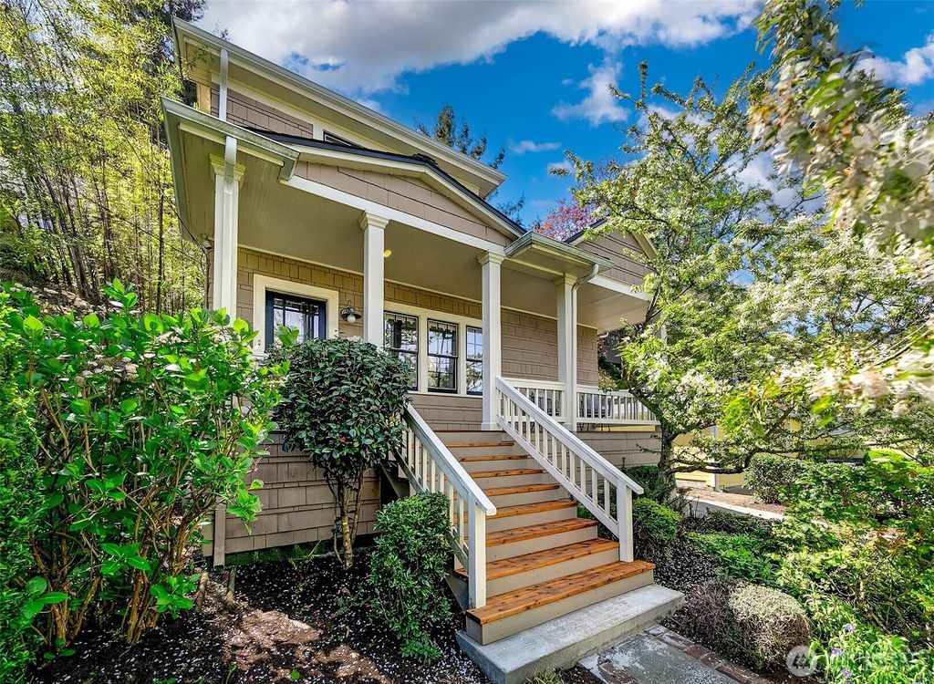 Photo of 2127 Boyer Avenue E, Seattle, WA 98112 (MLS # 2509833)