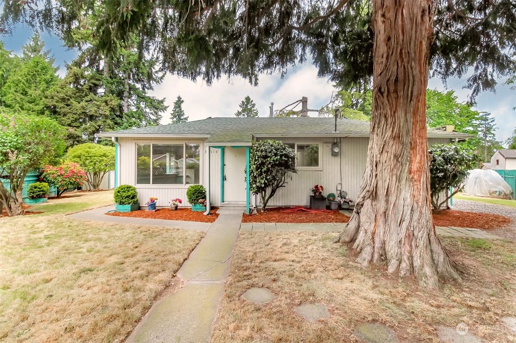 Photo of 30514 6th Place SW, Federal Way, WA 98023 (MLS # 2074782)